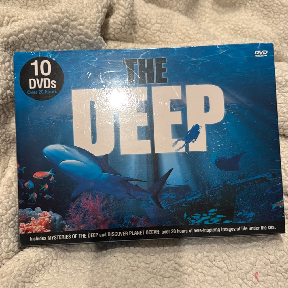 dvd set
includes mysteries of the deep and discover planet ocean
